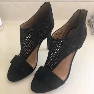 Black BCBG heel